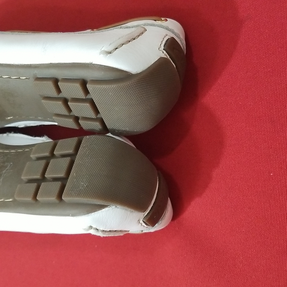 Clarks White Leather Moccasins with Tan Bow Accents - Picture 7 of 9